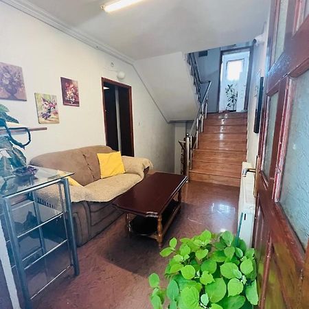 Guest House Velania พริสตีนา ภายนอก รูปภาพ