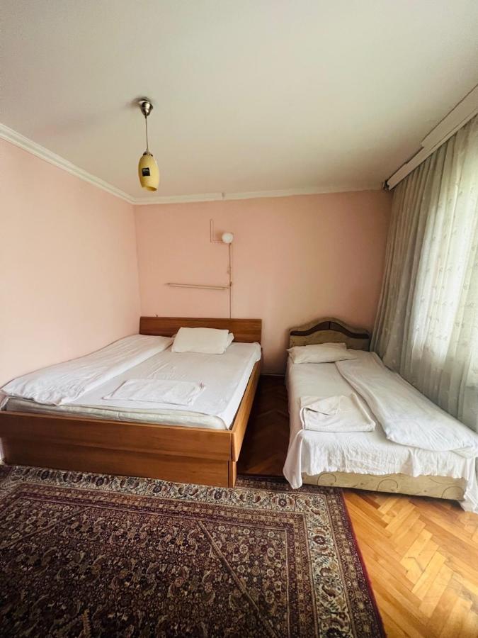 Guest House Velania พริสตีนา ภายนอก รูปภาพ