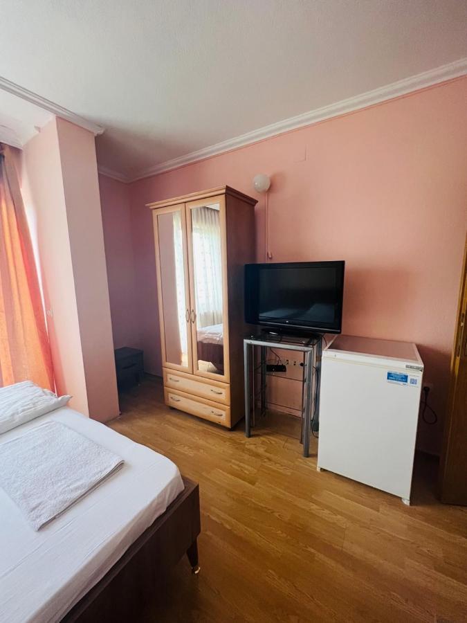 Guest House Velania พริสตีนา ภายนอก รูปภาพ