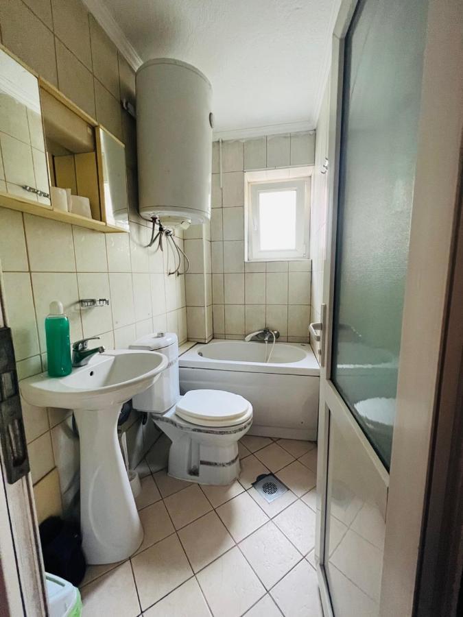 Guest House Velania พริสตีนา ภายนอก รูปภาพ