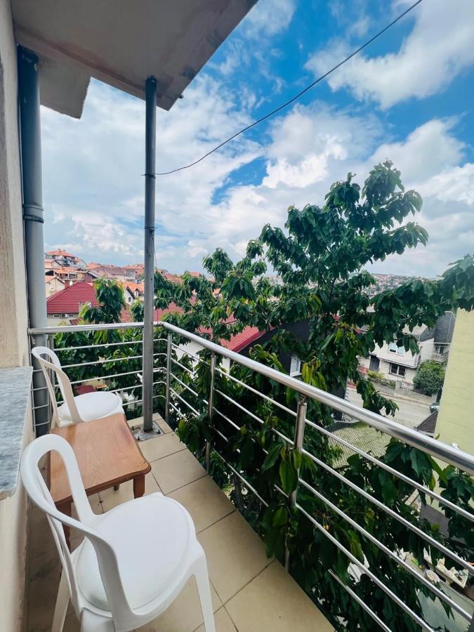 Guest House Velania พริสตีนา ภายนอก รูปภาพ