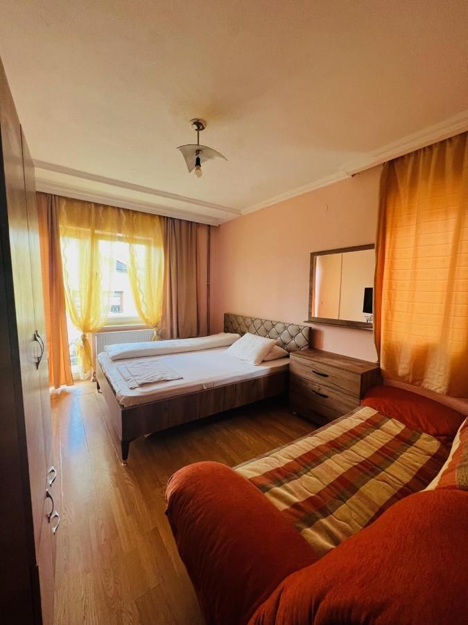 Guest House Velania พริสตีนา ภายนอก รูปภาพ