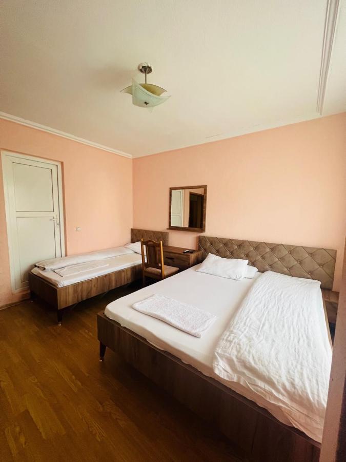 Guest House Velania พริสตีนา ภายนอก รูปภาพ