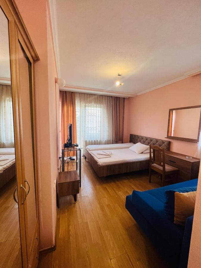 Guest House Velania พริสตีนา ภายนอก รูปภาพ