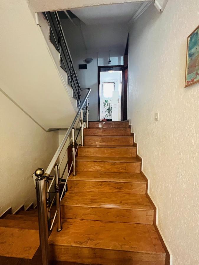 Guest House Velania พริสตีนา ภายนอก รูปภาพ