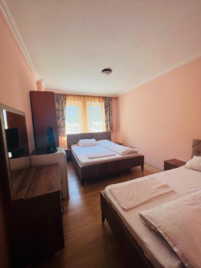 Guest House Velania พริสตีนา ภายนอก รูปภาพ