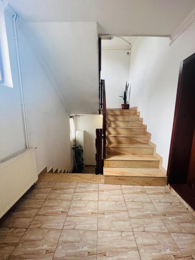 Guest House Velania พริสตีนา ภายนอก รูปภาพ