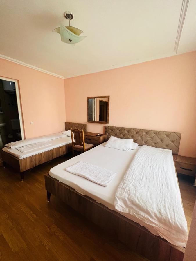 Guest House Velania พริสตีนา ภายนอก รูปภาพ